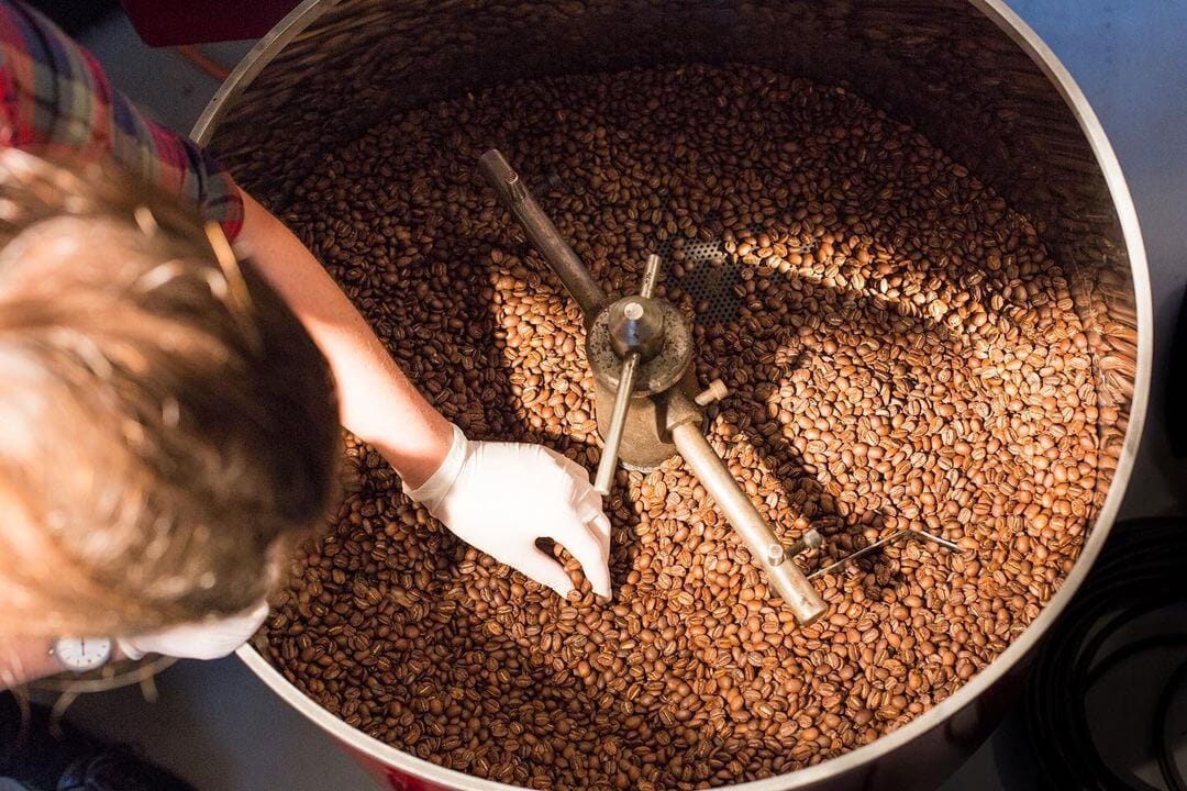 Roasting coffee at Kolektiv 22