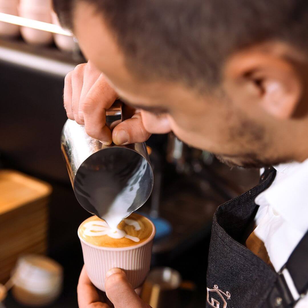 Pražarna making coffee