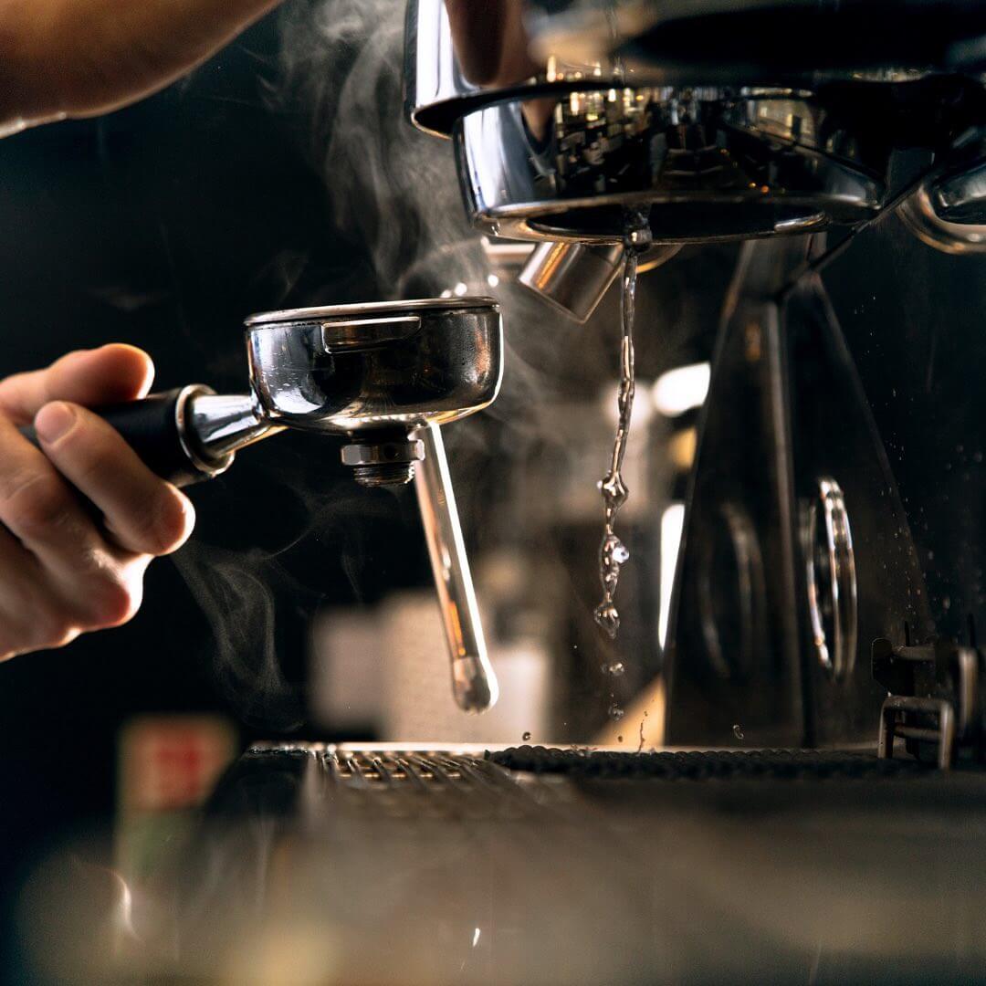 Pražarna making coffee