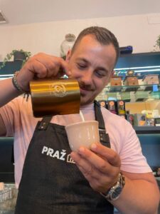 Eldin Menzilovic making latte